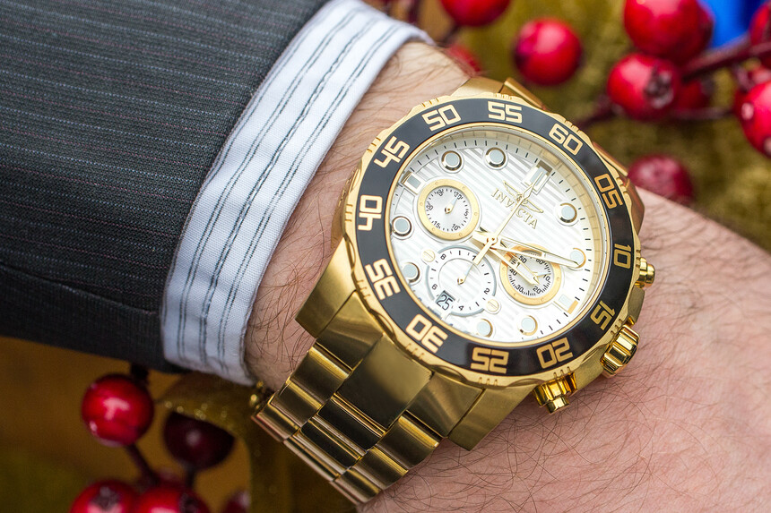 Erreur : Avec une tenue décontractée, ces Invicta passent. Avec une veste ? Trop grandes et trop voyantes.