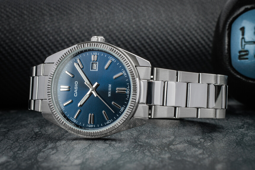 Variante avec cadran bleu.