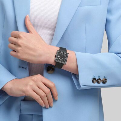 Swatch What if...Black Again? SO34B701