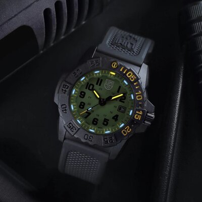 Luminox Navy SEAL XS.3517.NSF.SET Foundation (+ bracelet de rechange)
