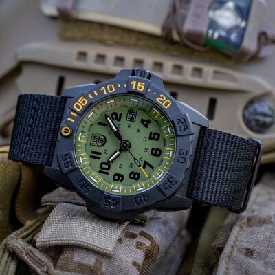 Luminox Navy SEAL XS.3517.NSF.SET Foundation (+ bracelet de rechange)