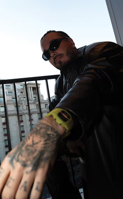 Casio G-Shock Original DWE-5600JB-1A9ER J. Balvin Collaboration (+bracelet et lunette de rechange)