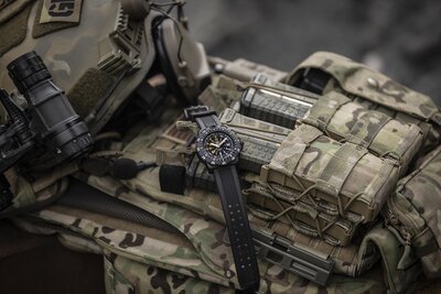 Luminox Navy Seal XL.8825.H.SET.1 (+ bracelet de rechange)
