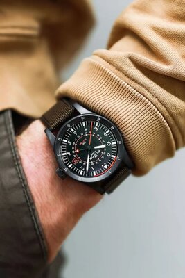 Fortis Flieger F-43 Triple-GMT Automatic COSC Chronometer F4260004 Limited Edition 100pcs (+ bracelet de rechange)