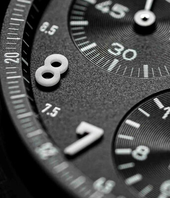 Fortis Novonaut N-42 Automatic Legacy Chronograph F2040009